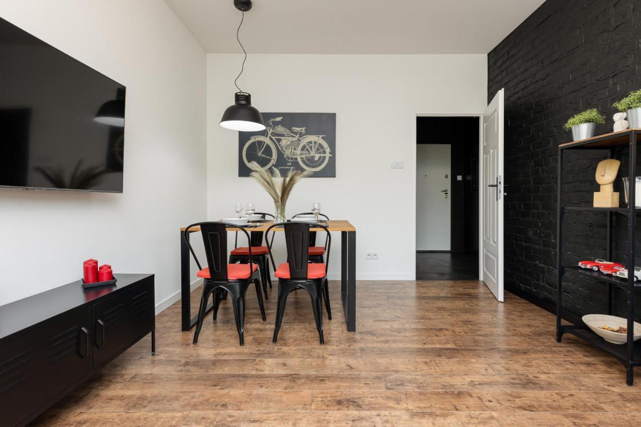 Stylish & Trendy 1 Bedroom Apartment Wola With Parking By Renters Warszawa Eksteriør billede