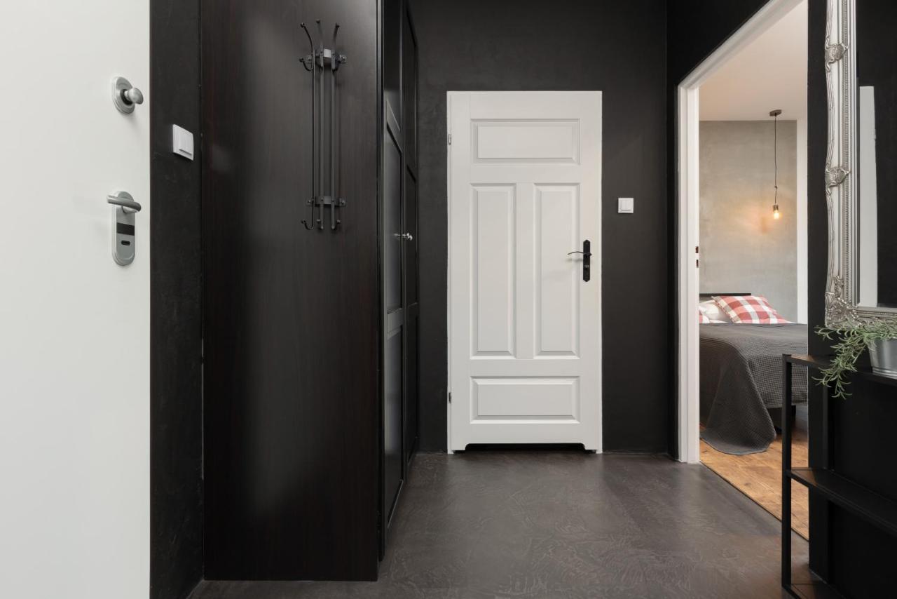 Stylish & Trendy 1 Bedroom Apartment Wola With Parking By Renters Warszawa Eksteriør billede