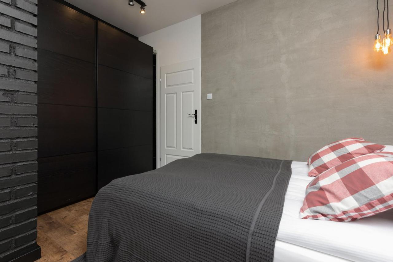 Stylish & Trendy 1 Bedroom Apartment Wola With Parking By Renters Warszawa Eksteriør billede